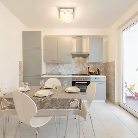 Apartment Residential Apt, Comfortable****- Parking-teracce