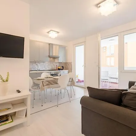 Residential Apt, Comfortable****- Parking-teracce Apartment *