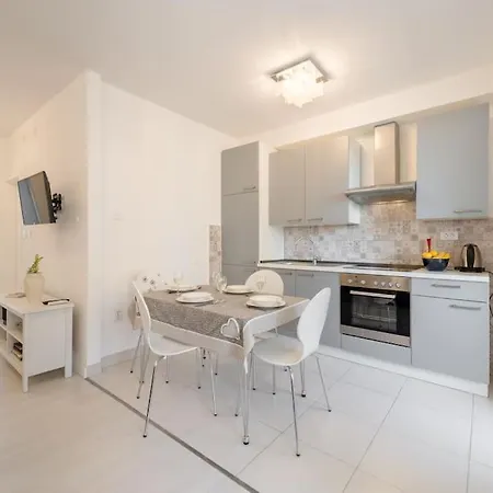 Residential Apt, Comfortable****- Parking-teracce Split