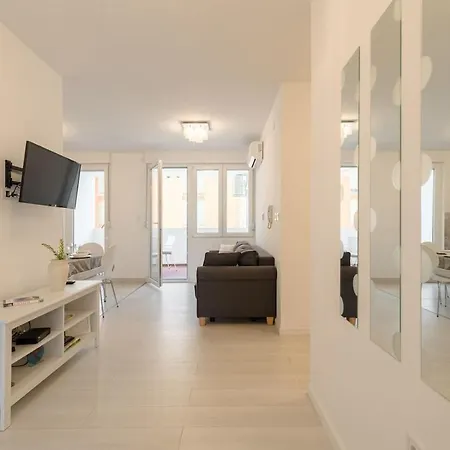 Apartment Residential Apt, Comfortable****- Parking-teracce *